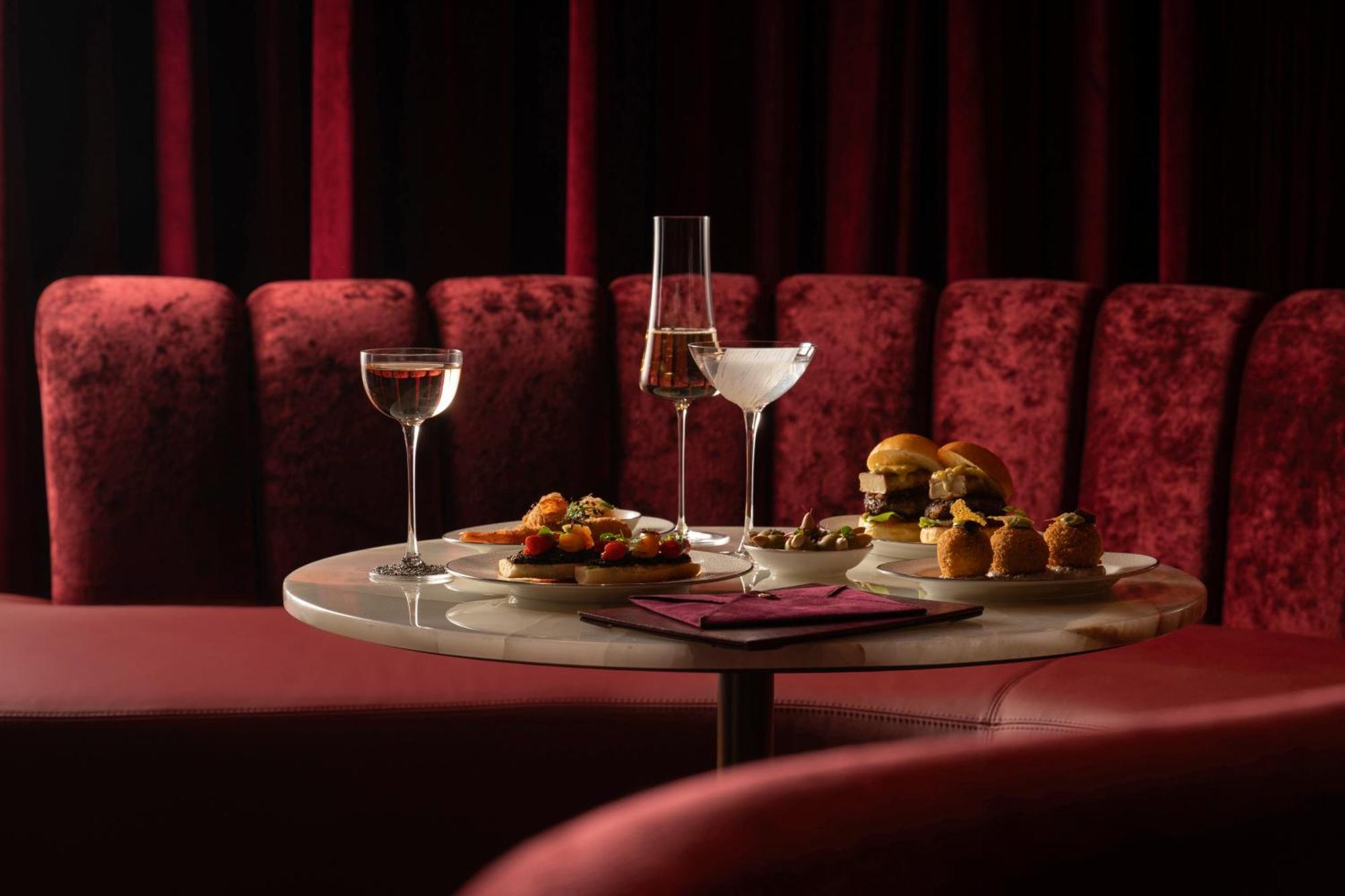 ホテル シーザーズ パレス ブルーウォーターズ ドバイ エクステリア 写真 The bar at the Ritz