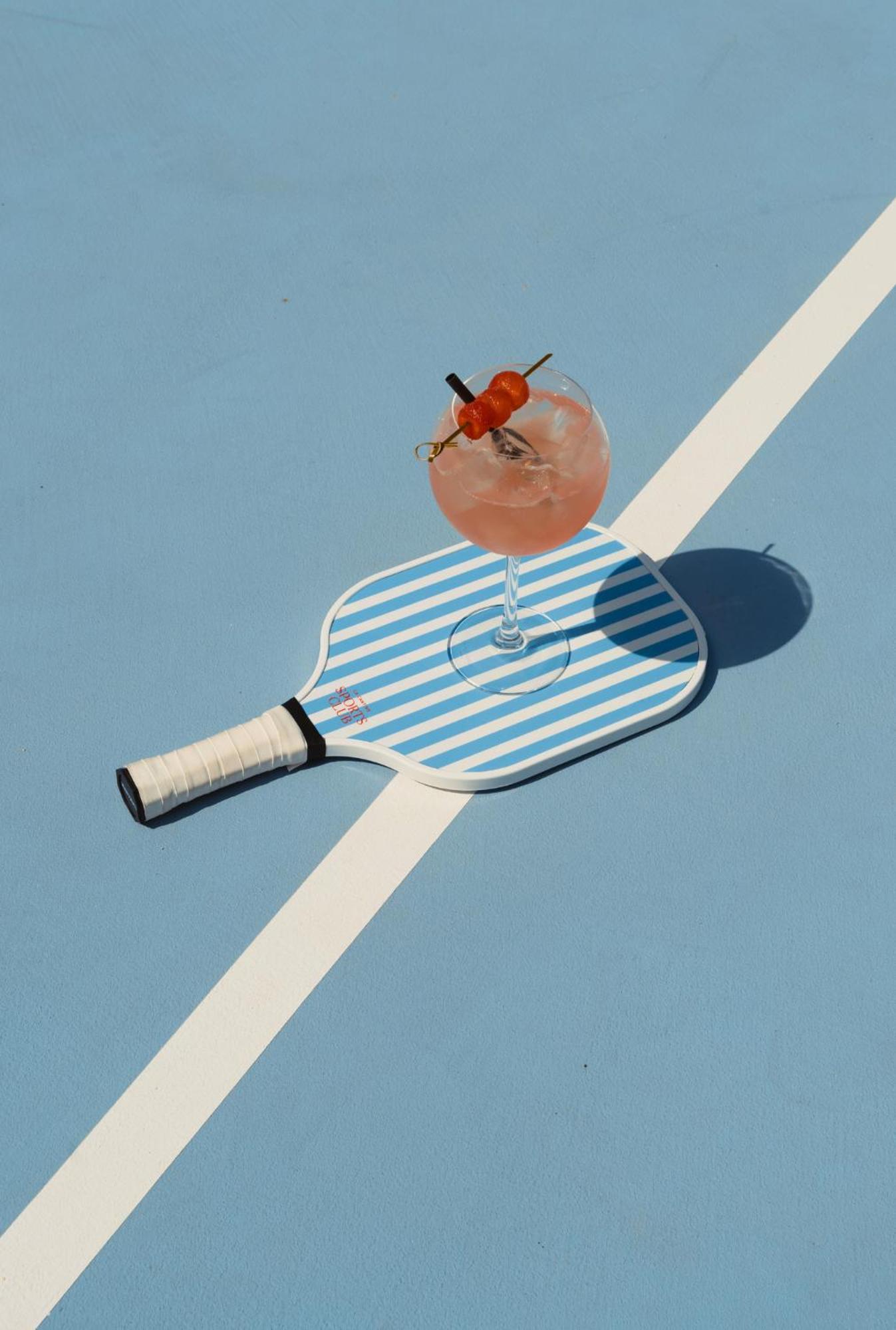 ホテル シーザーズ パレス ブルーウォーターズ ドバイ エクステリア 写真 A paddleball racket
